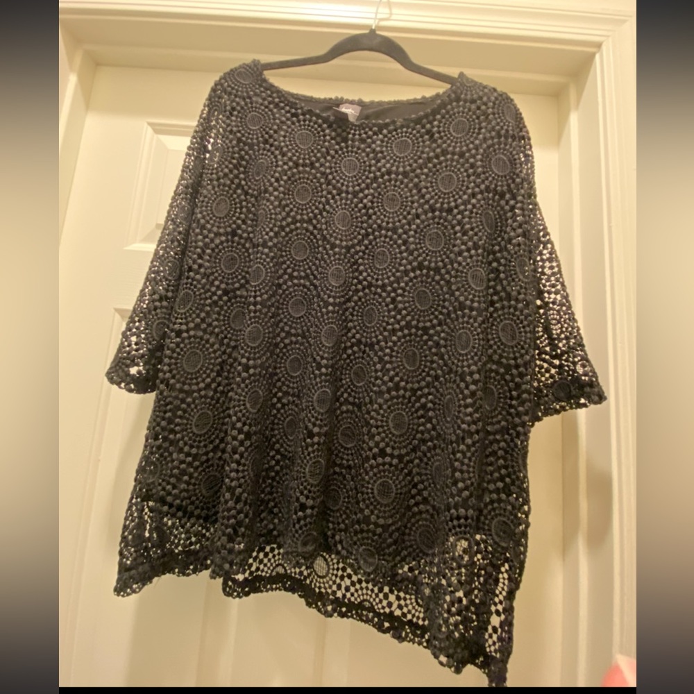 Chico’s Travelers black crochet top. Holiday style. SZ 3=16-18. Fully lined.